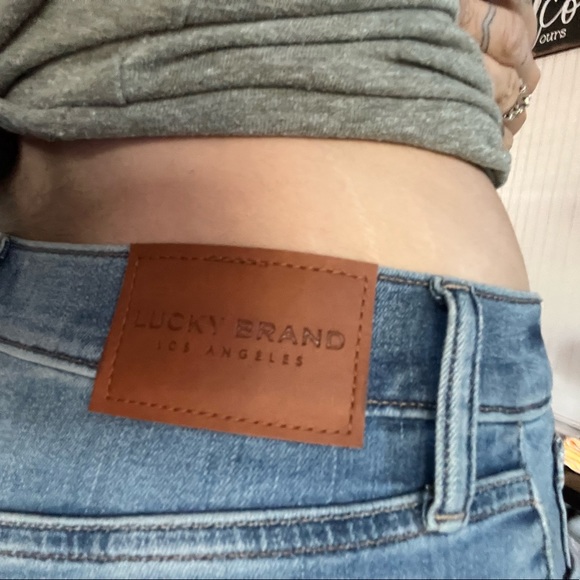 Lucky Jeans - Picture 4 of 6